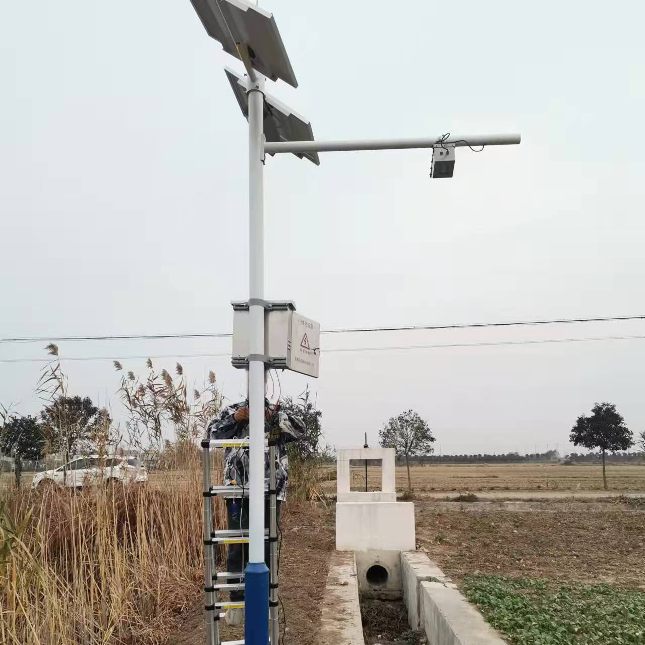 呼和浩特托克托西大圐圙村雷達(dá)流速流量儀工程現(xiàn)場